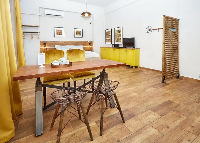 Aris Athens Suites, Griechenland