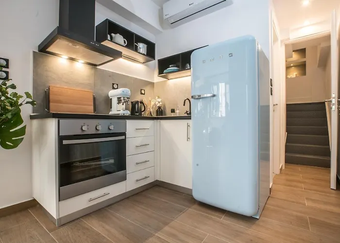 Athenian Living Suites, Ελλάδα