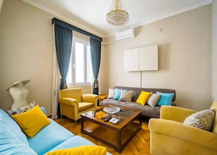 Emporikon Apartment Steps From Historic Center Atenas, Grecia
