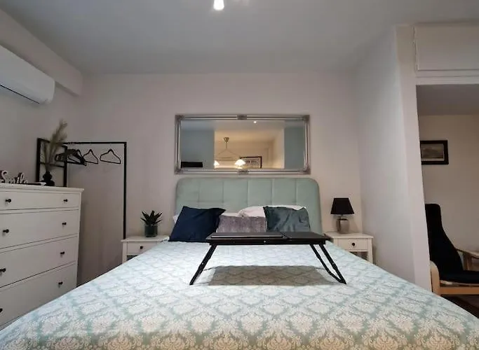 Chic apt near Acropolis - Avdi square Atene, Grecia