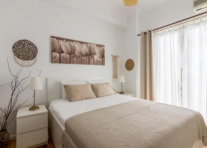 Cozy Apartment With Private Courtyard , Near Syngrou-Fix Metro Station Atenas, Grecia