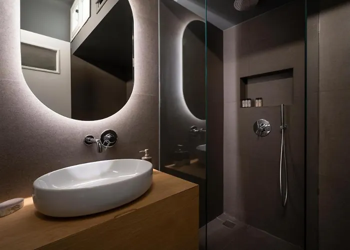 Vibrant Urban Getaway: Charming 2-Bedroom Near Bars, Parks, And Metro Αθήνα, Ελλάδα