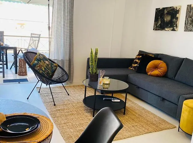 2 Bd Top Floor Aprt With Acropolis View Athen, Griechenland