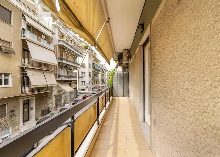 Spacious 2 Bedrm In Pangrati Athens Center, Grecja