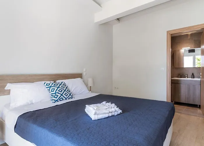 Cozy 2Bd Beachfront Escape In The Heart Of Glyfada Athens, Greece