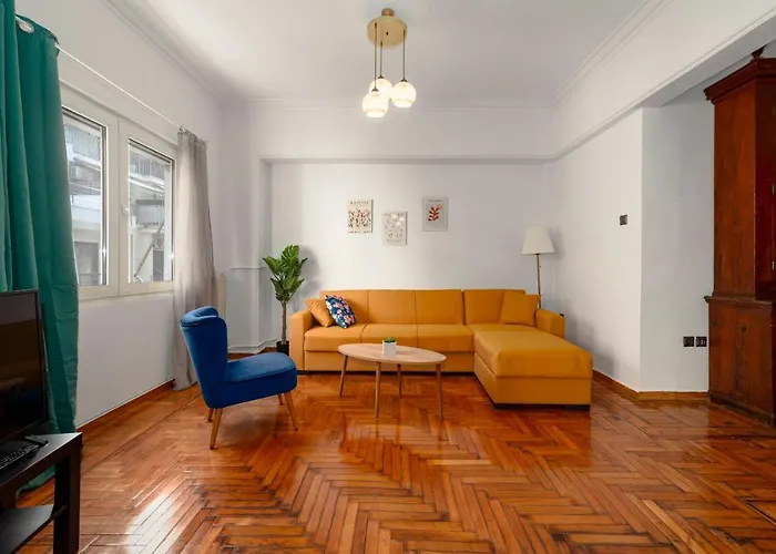 Spacious 2Bd Apartment Next To Athens Archeological Museum, Grecia