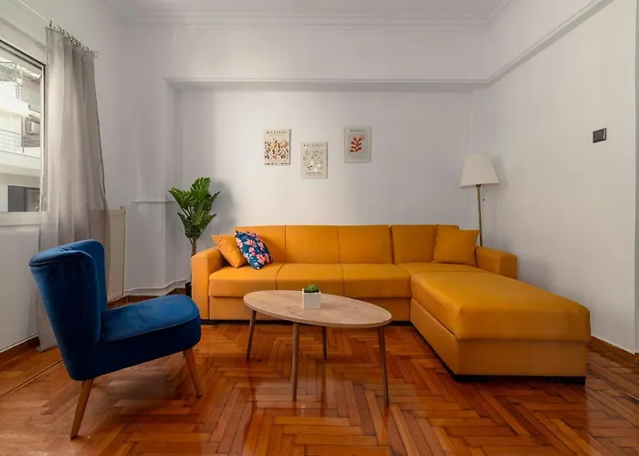 Spacious 2Bd Apartment Next To Athens Archeological Museum, Grecia