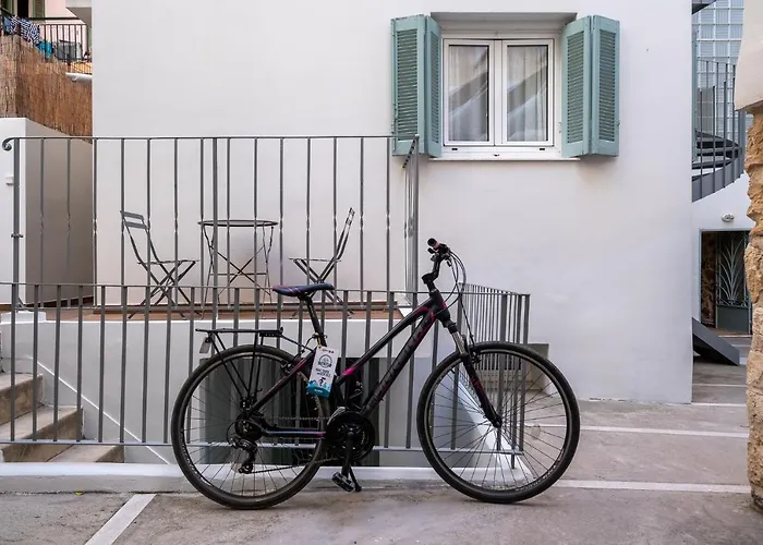 Central5 Boutique Apartments With Common Garden Next To Metro Atenas, Grecia