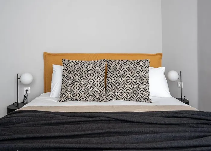 Your Cosy Perch In The Heart Of The Athenian Buzz, Grecia