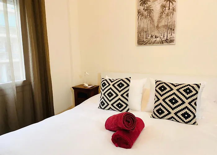 Spacious 2 Bedroom Apartment Downtown Athens - Explore Center By Foot, Ελλάδα