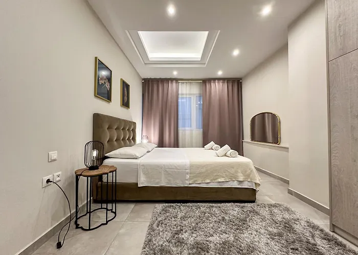 Contemporary & Spacious Renovated Apartment, Dt Syntagma, /Touristic Area Atene, Grecia