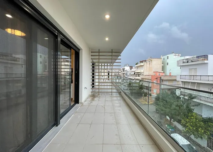 Athenean Gem near Athens Metro Mall, Griechenland