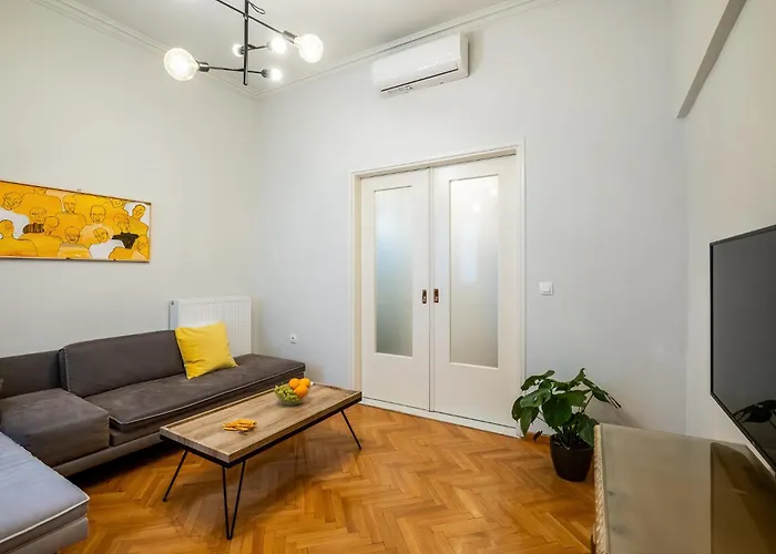 Central5 Boutique Apartments With Common Garden Next To Metro Athen, Griechenland