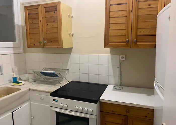 Charming Plaka Retreat In The Heart Of Historic Old Athens City, Grecia