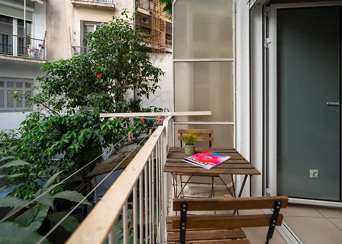 Ideally Located Apartment In Central Atene, Grecia