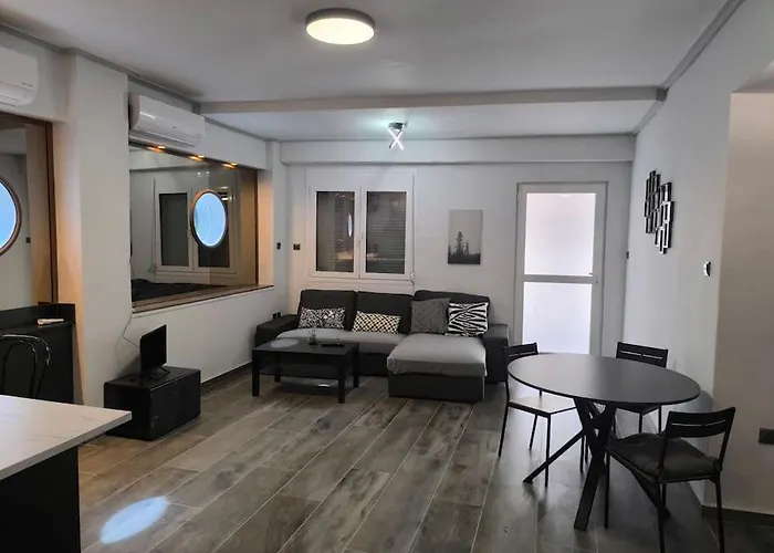 διαμέρισμα επάνω στο σταθμός Αθήνα, Ελλάδα