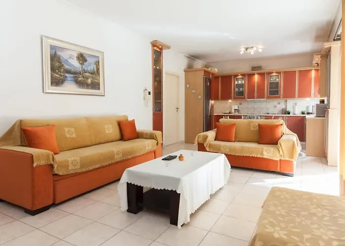 Scenic Balcony Apt In Vibrant Petralona Atene, Grecia