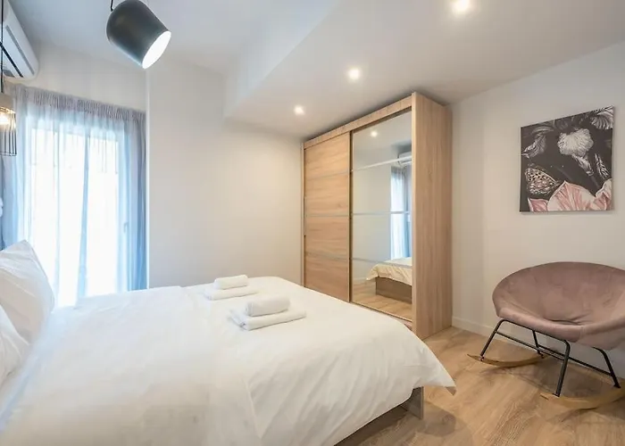Modern Family Apartment With Rooftop Acropolis View Access Ateny, Grecja