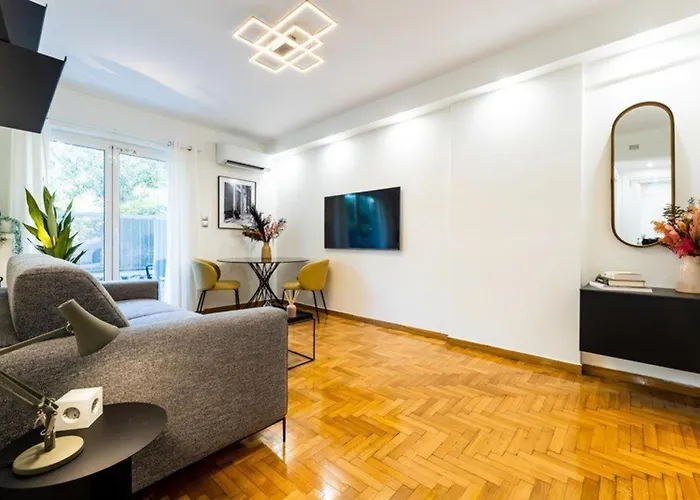 Bright And Stylish Apartment In Palaio Faliro Афіни, Греція