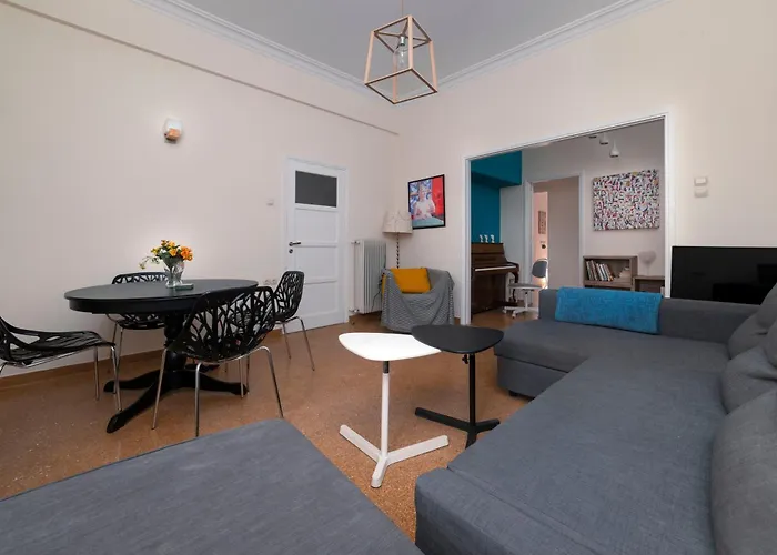 Vintage And Spacious 3Ba Next To Athens Ancient City Center, Grecja