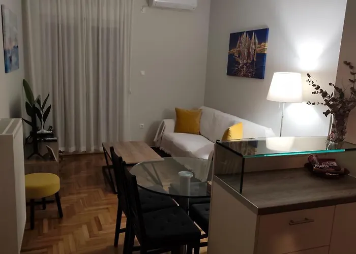 Μ&Κ - Your Athens Home - Νewly renovated 2bd apartment in family neighborhood close to city center, Ελλάδα