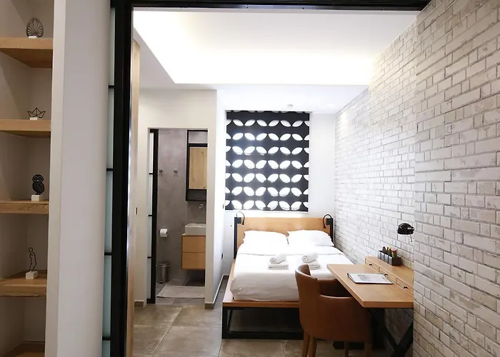 Emily In Athens - Central Design Awarded Flat Syntagma E3, Grecia