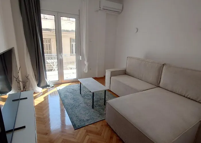 V32 - Athens Central Fully Equipped Apartment, Grecia