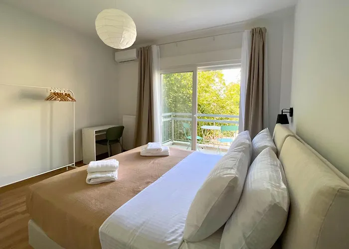 Quiet Central 2-Bedroom Flat 4' To Metro & Shops Αθήνα, Ελλάδα