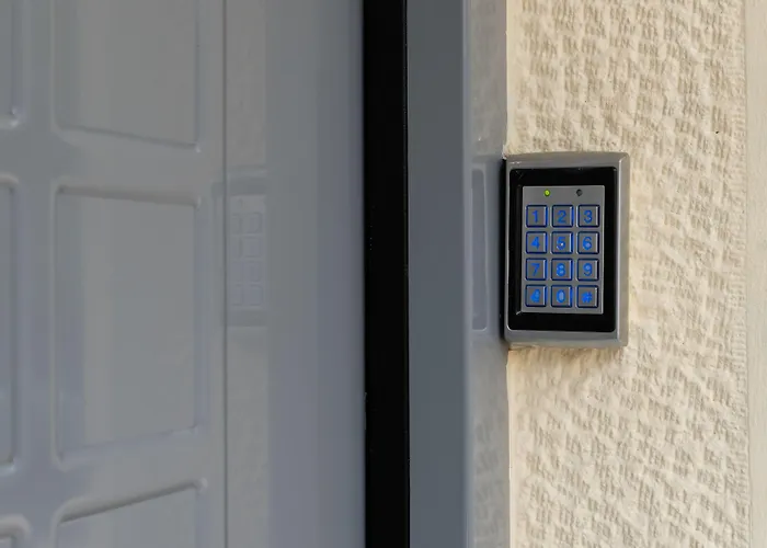Alekos Apartments 2 Netflix, Self Check-In Athens, Greece