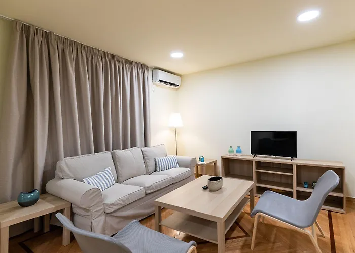Athens Kyniska Studio, Grecia
