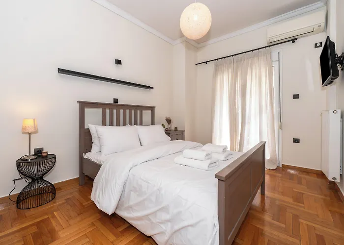 Modern Apartment In Athens Center, 10 Mins Walk To Plaka Historical Area, Grecia