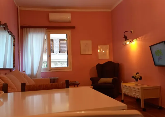 Spacious Apartment With Terrace Under Acropolis Atene, Grecia