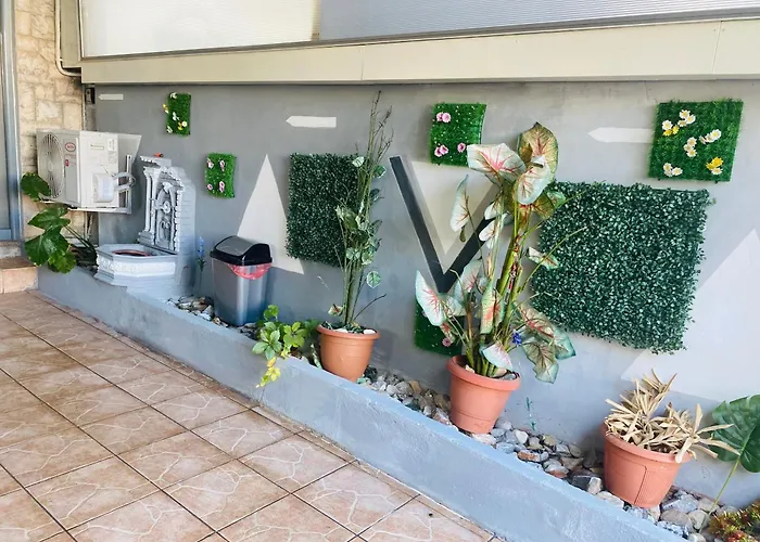 Athens Victoria'S Studio, Ελλάδα