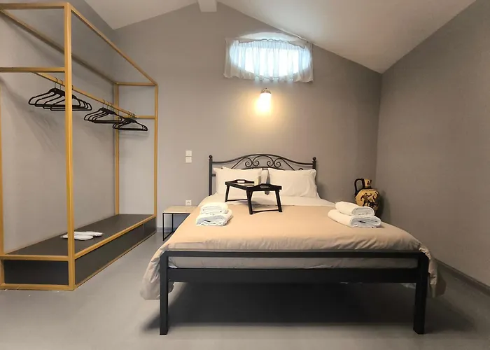 Step One | Luxury Suites Right In The Heart Of Acropolis Next To Metro Station Atenas, Grecia