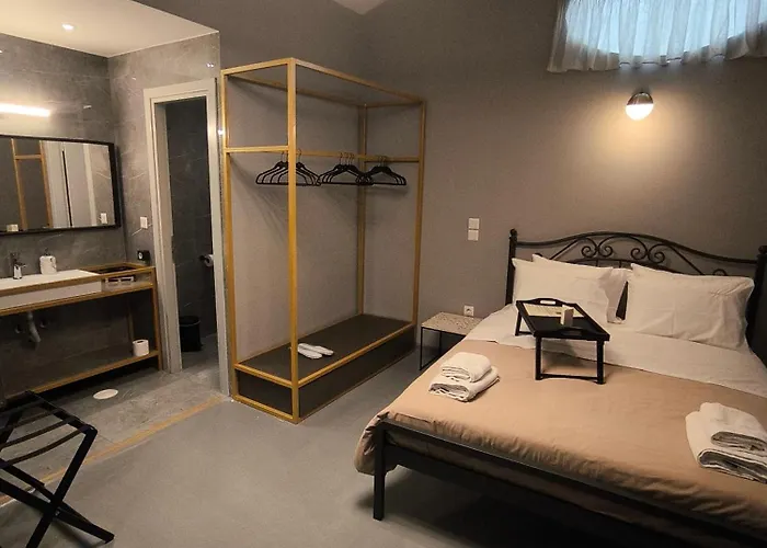 Step One | Luxury Suites Right In The Heart Of Acropolis Next To Metro Station Athen, Griechenland