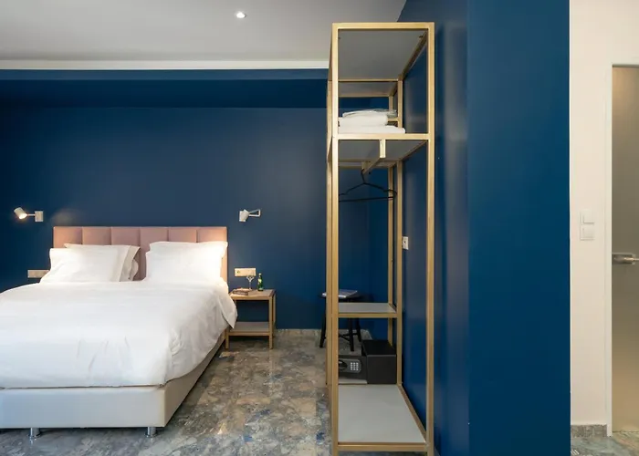 24K Athena Suites, Grecia