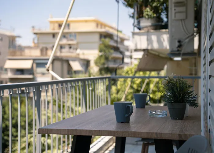 Apartament One Block From The Sea Family House At Floisvos Ateny, Grecja