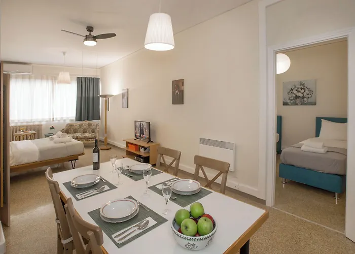 Central Apartment On Pedestrian Street By Ghh Atene, Grecia