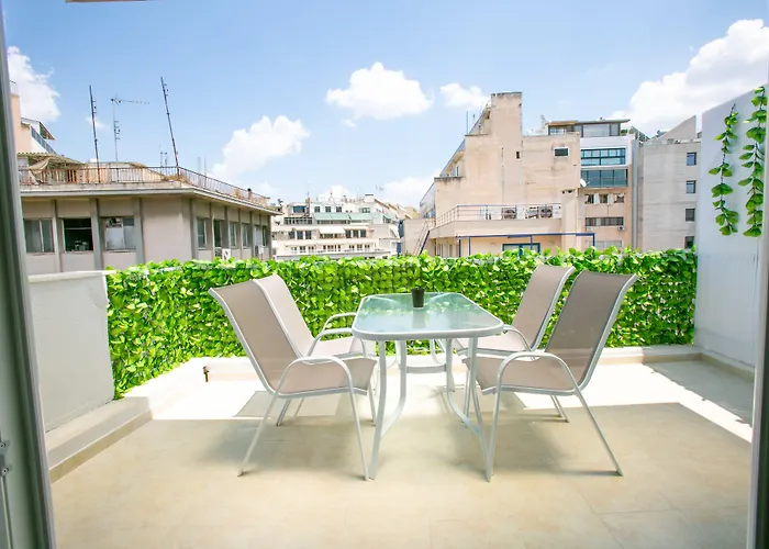 Raise Comfy Studios In The Heart Of Ateny, Grecja