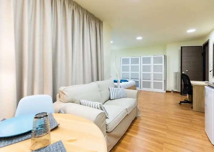 Athens Kyniska Studio, Ελλάδα