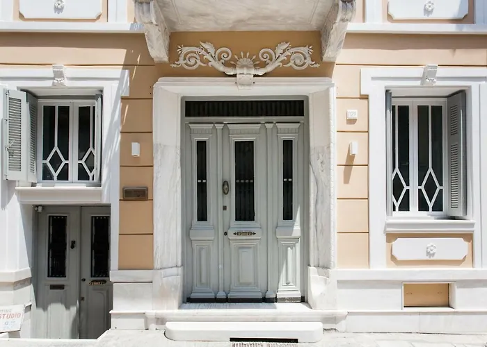 Step One | Luxury Suites Right In The Heart Of Acropolis Next To Metro Station Athene, Griekenland