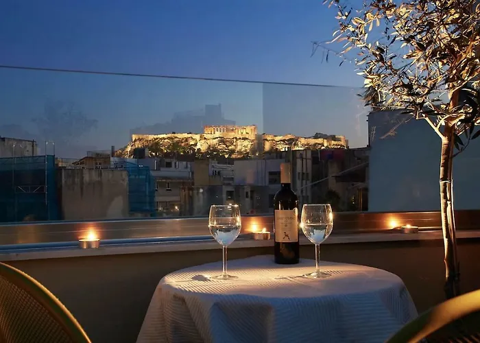 Explore Athens From An Uber-Central Studio!, Grecia