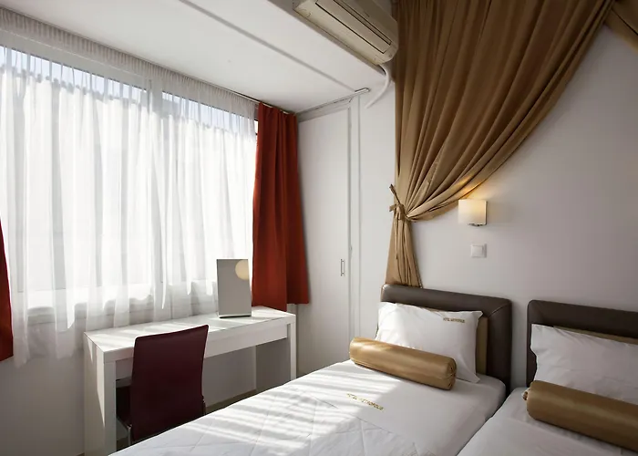 Metropolis Hotel
